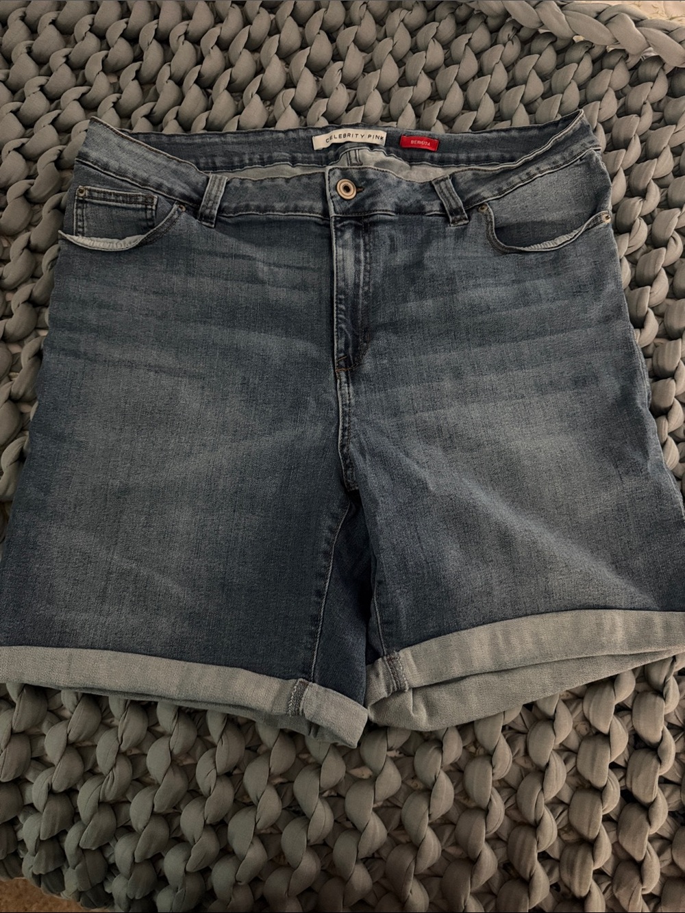 Celebrity Pink Women's Medium Blue Rolled-Hem Denim Shorts